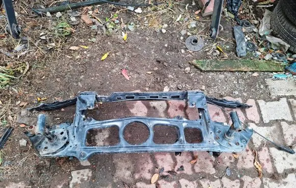 BMW 5 E39 Front piece kit 000000