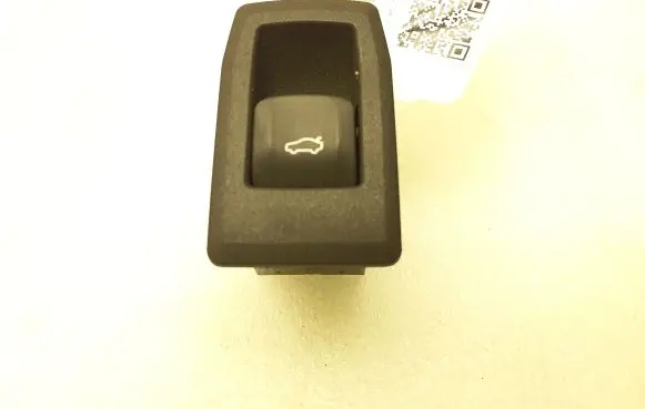 BMW 5 G30 G31 G38 Tailgate opening switch 7477674 7778520801