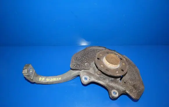 Mercedes-Benz C W205 Front wheel hub 