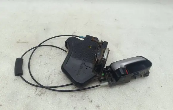 Suzuki Grand Vitara I Rear door lock 60516144