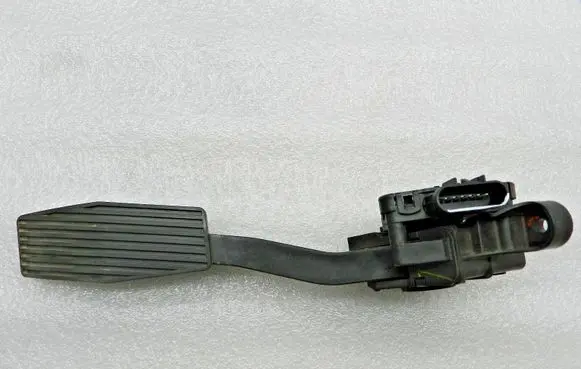 Opel Meriva B Accelerator throttle pedal 13362749 39050156