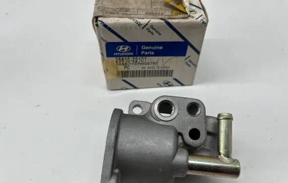 Hyundai Scoupe Thermostat housing 2561022101