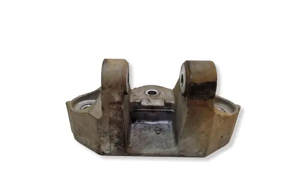 Nissan Qashqai Engine mounting bracket 038172