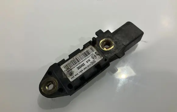 Mercedes-Benz CLS C219 Airbag deployment crash/impact sensor 0028201326 302402015 A0028201326
