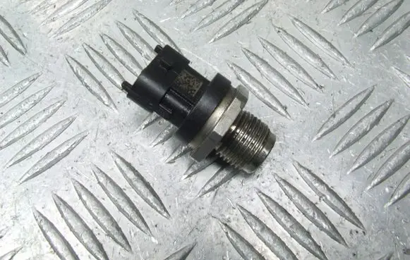 Jaguar XF Fuel pressure sensor 0281006064