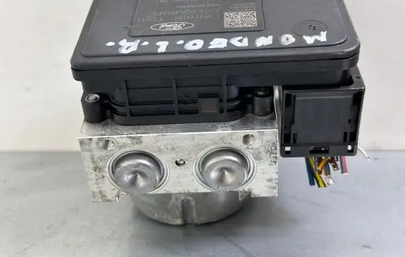 Ford Mondeo MK V ABS Pump EG9C2C405EC EG9C2C219BC