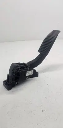 Accelerator throttle pedal