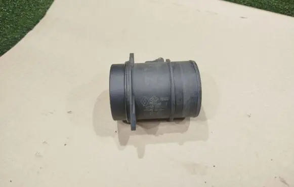 Opel Movano B Mass air flow meter 165765213R