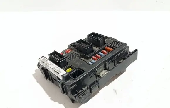 Citroen Berlingo Fuse module U118470002 BSMB2