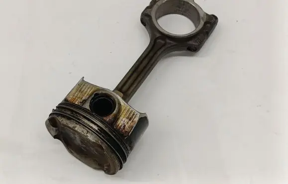 Nissan Qashqai J12 Piston with connecting rod 