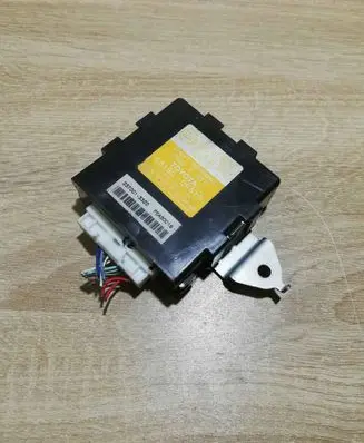 Toyota Corolla Verso AR10 Alarm control unit/module 081900F810