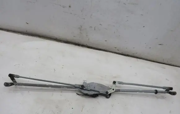 Opel Astra K Front wiper linkage and motor