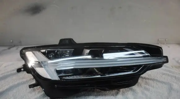 Volvo S60 Headlight/headlamp 32404682