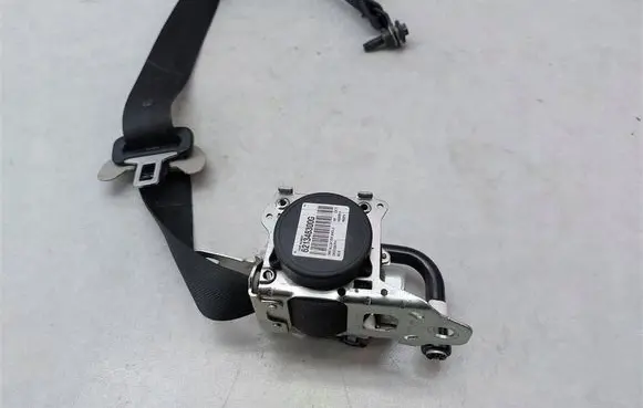 Toyota Prius (XW30) Front seatbelt 621346300G