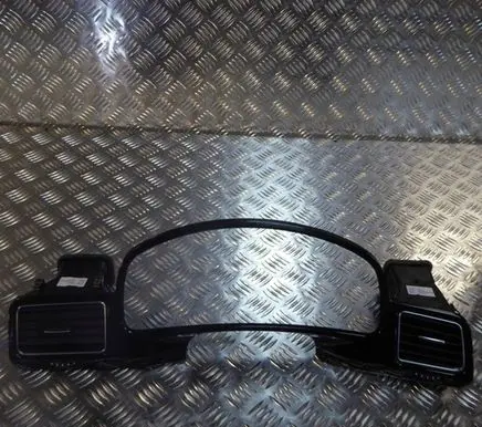 Volkswagen Touareg II Dashboard trim 7P1857189B