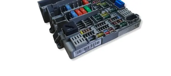 BMW 1 E81 E87 Fuse module 6906613