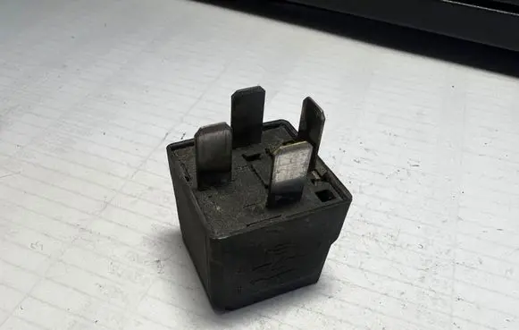 Renault Scenic I Other relay 13171831 4RA00779105