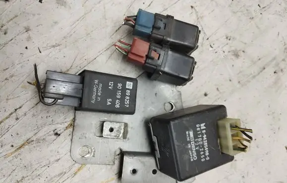 Opel Frontera A Other relay 898257 90159406