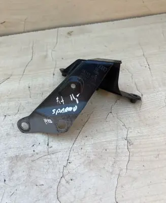 Fender mounting bracket