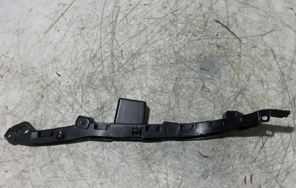 Mercedes-Benz Sprinter W906 Front bumper mounting bracket 9068890114