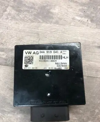 Volkswagen Tiguan Current control relay 3AA919041A 0190911880 01045220