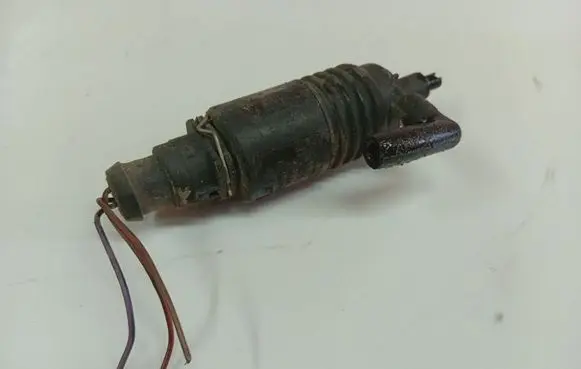 Audi A4 S4 B5 8D Windscreen/windshield washer pump 4A0955651