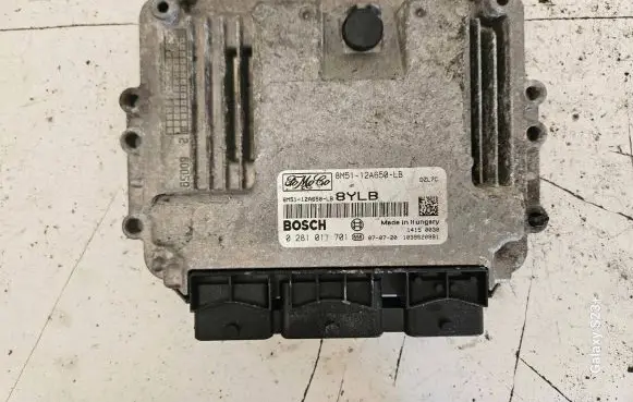 Ford Focus Engine control unit/module 8M5112A650LB BM5112A650LB 0281011701