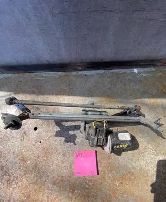 Opel Corsa C Front wiper linkage and motor 394325 23002751 24441422