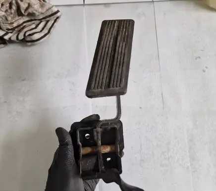 Chrysler Town & Country III Accelerator throttle pedal 4612223