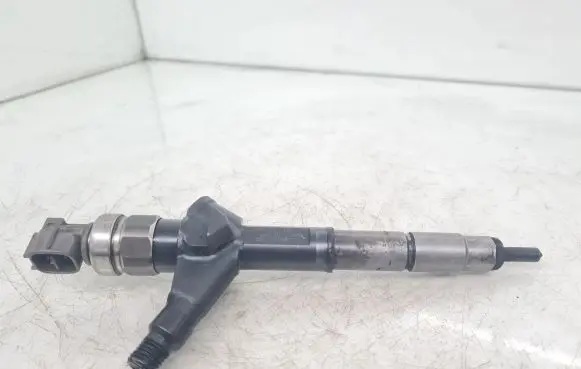 Nissan Primera Fuel injector AW420 05E00168