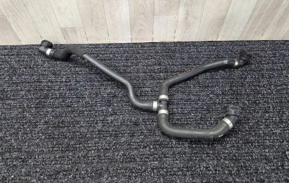 BMW 5 G30 G31 Engine coolant pipe/hose 8602602