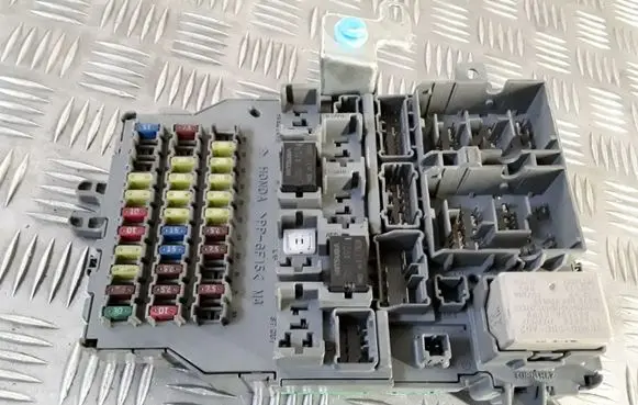 Honda Accord Fuse module A000011