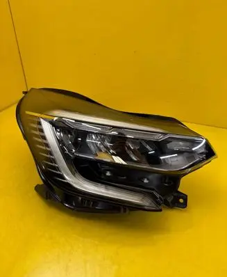 Renault Captur II Headlight/headlamp 260104900R