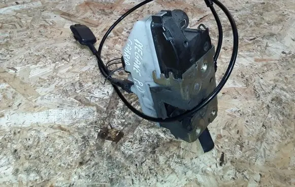 Renault Megane II Front door lock 
