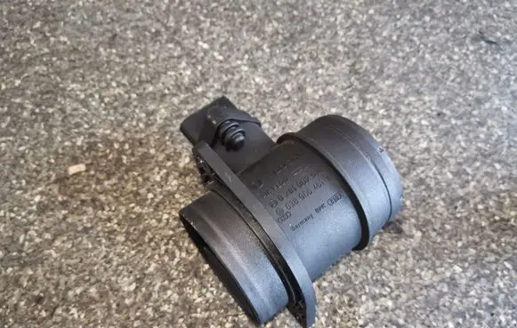 Skoda Fabia Mk2 (5J) Mass air flow meter 0281002531 038906461B