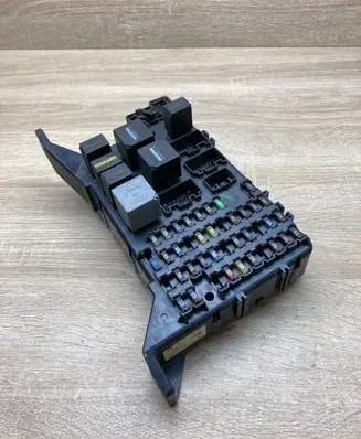 Ford Mondeo Mk III Fuse module 1S7T14A073AF