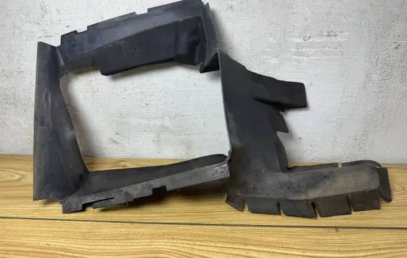 Audi Q7 4L Intercooler air channel guide 4L0117335B