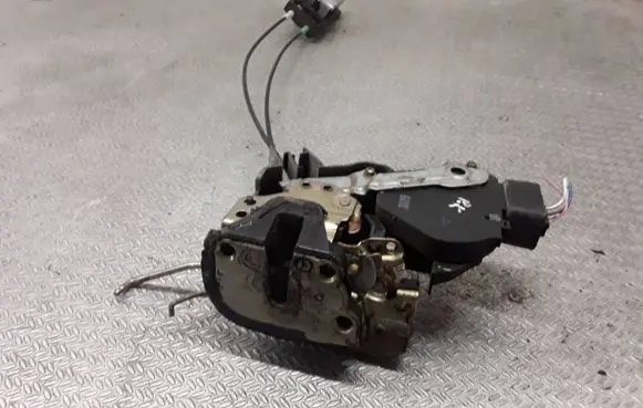 Toyota Previa (XR30, XR40) II Front door lock