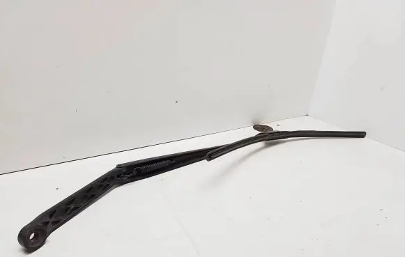 Nissan X-Trail T30 Front wiper blade arm B46LD