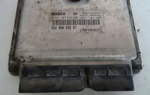 Porsche Cayenne (92A) Engine control unit/module 0261207696