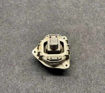 BMW 5 F10 F11 Engine mount bracket 686235 6775906