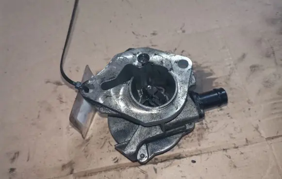 Renault Kangoo I Vacuum pump 8200521381