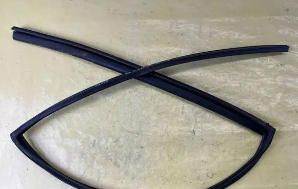 Mazda 6 Rubber seal rear door window/glass GS1M73605A