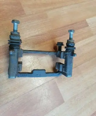 Mercedes-Benz B W245 Brake caliper pad carrier rear A1694200415 A1694201415 BDA950