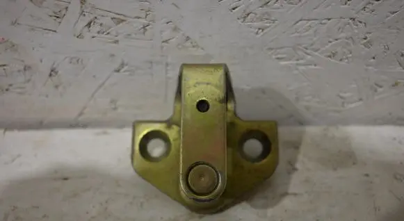 Ford Mondeo Mk III Rear door lock loop/hook striker 96BGF21982AL