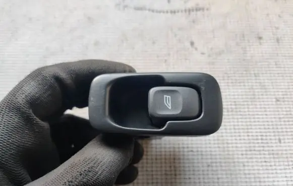 Volvo S70 V70 V70 XC Electric window control switch 9476695 00W482