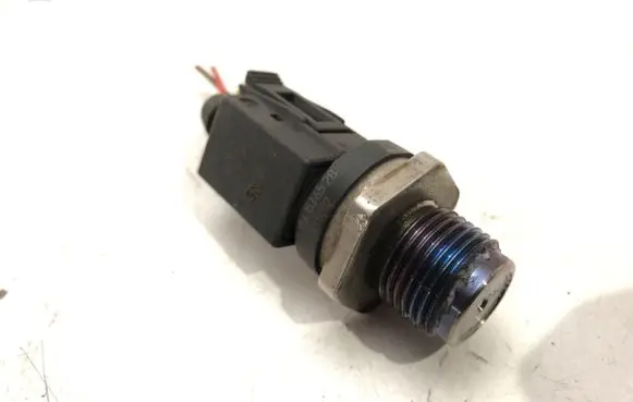 Mercedes-Benz ML W164 Fuel pressure sensor 0061536528