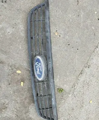 Ford Focus Front bumper upper radiator grill 8m518200