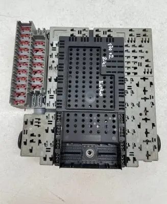 Volvo V70 Fuse box set 08679899 08696098 02W371