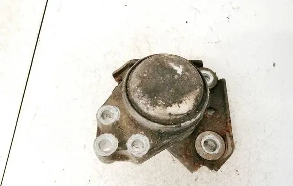 Ford Fiesta Engine mount bracket
